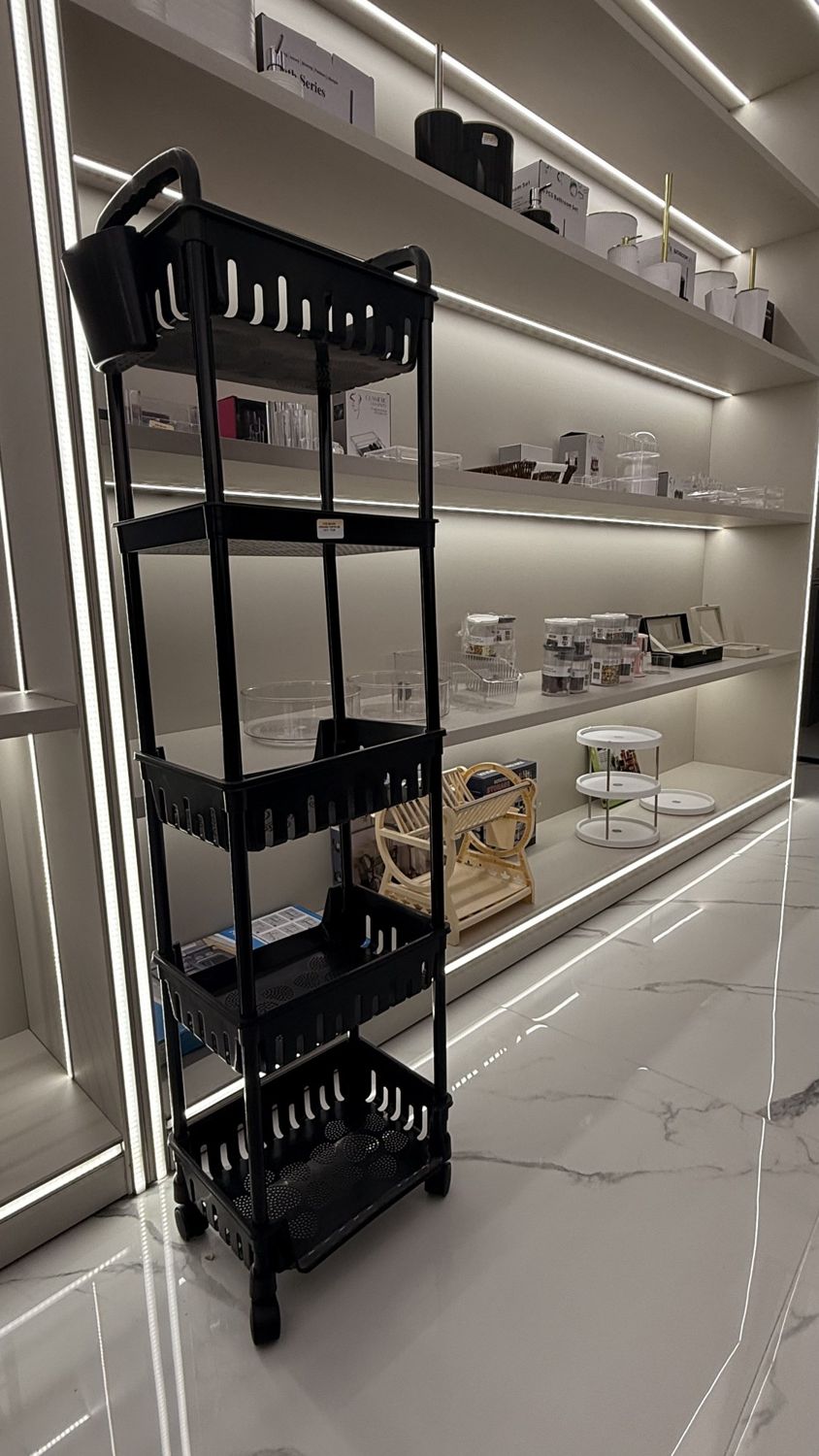 Estantes da CasaMia no showroom